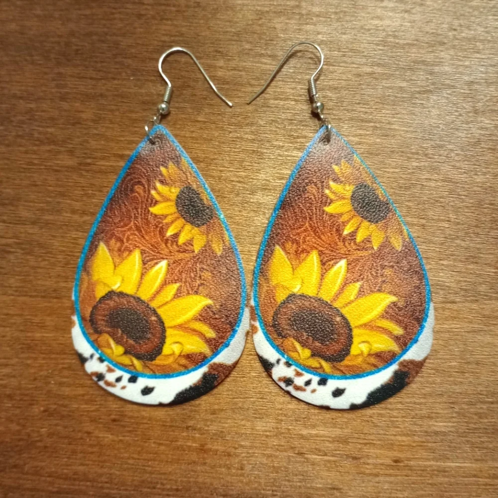Sunflower cow print earrings - Picture 3 of 4
